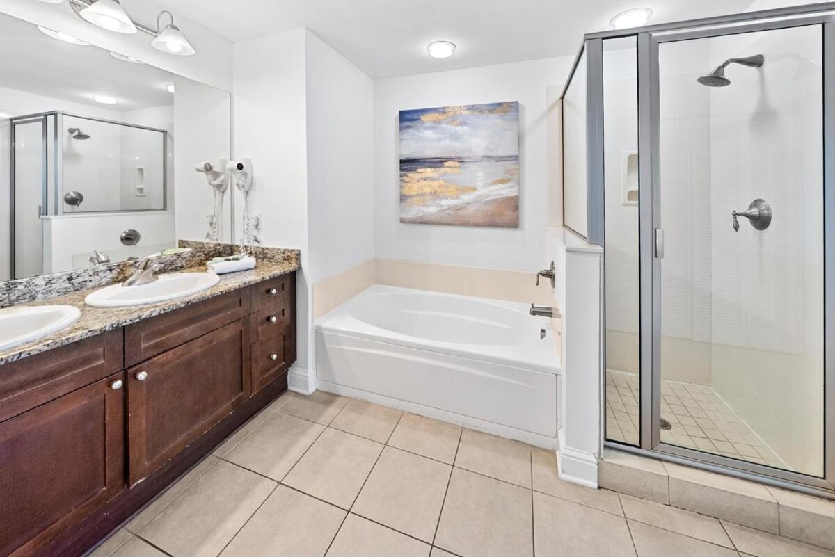Apartment 1403 Aqua