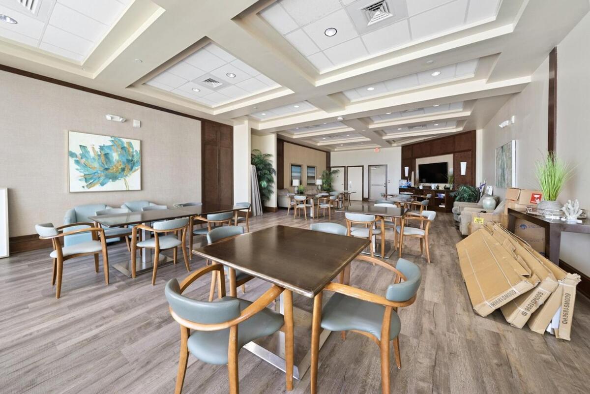 1403 Aqua Apartment